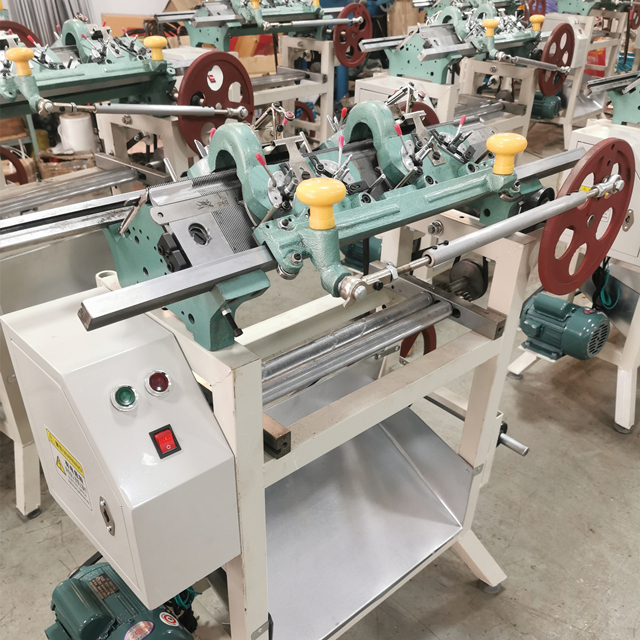 Máquina para tejer tapetas 