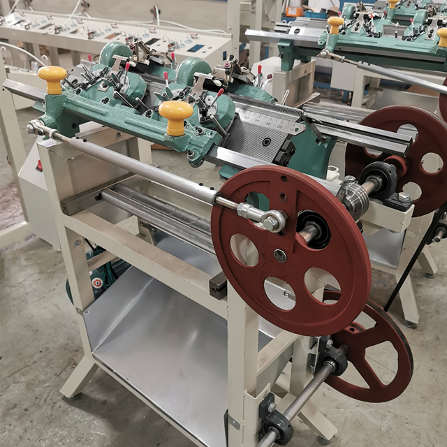 Máquina para tejer tapetas 