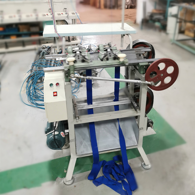 Máquina para tejer tapetas 