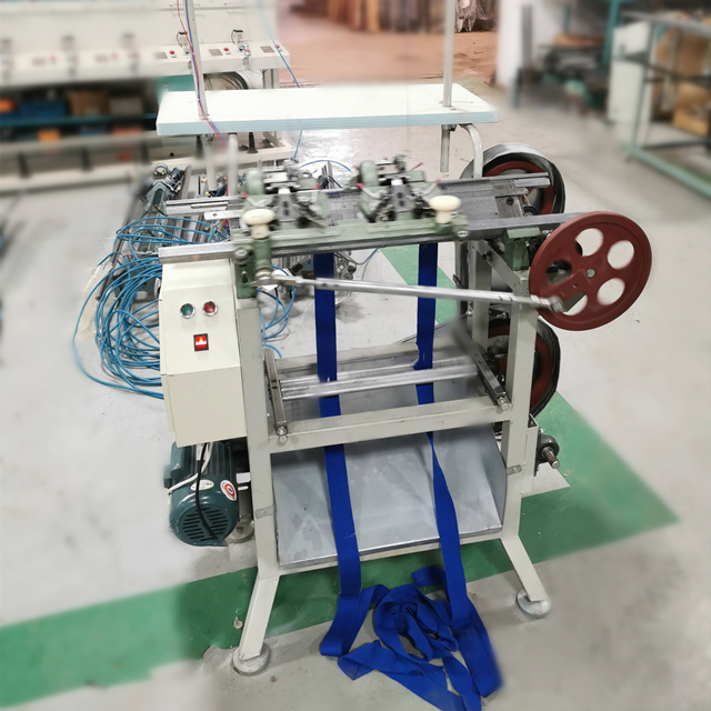 Máquina para tejer tapetas 